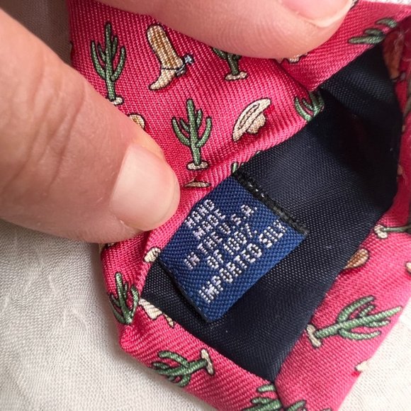 Vineyard Vines 100% Silk Custom Collection Neck Tie - Picture 5 of 5